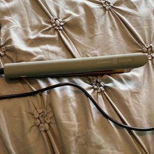 Complex culture flat iron - used once